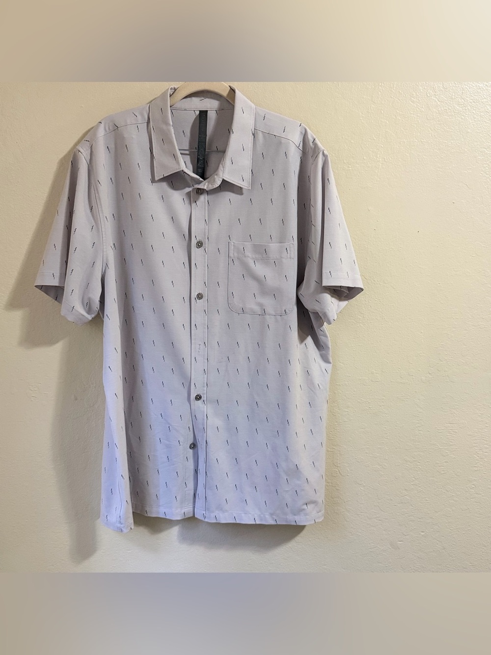 Vuori Bridge Short Sleeve Button Down Shirt XL Gray Geometric Micro Print EUC